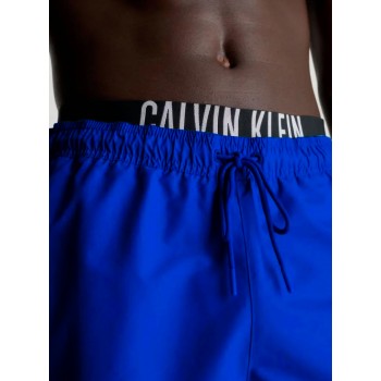 Calvin Klein ανδρικό μαγιό μεσαίου μήκους σε μπλε ρουά χρώμα με το λογότυπο της εταιρίας και λάστιχο KM0KM00992 C7N